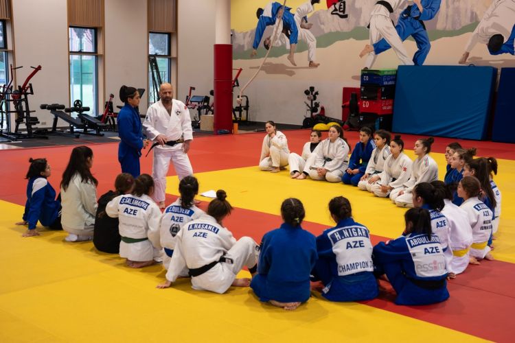 Azərbaycanın yeniyetmə qız cüdoçuları üçün seminar təşkil olunub