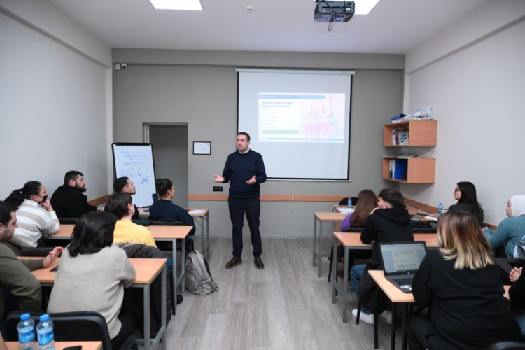 Bakıda tanınmış mütəxəssisin iştirakı ilə oxatma təlimləri keçirilib