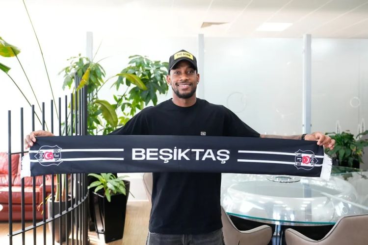 "Beşiktaş" panamalı müdafiəçini heyətinə cəlb etdi