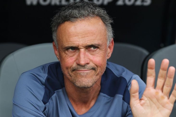 PSJ baş məşqçisi Luis Enrike ilə müqaviləni uzatmaq istəyir