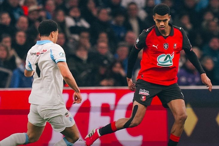 “Renn” baş məşqçisini və köməkçilərini işdən uzaqlaşdırdı