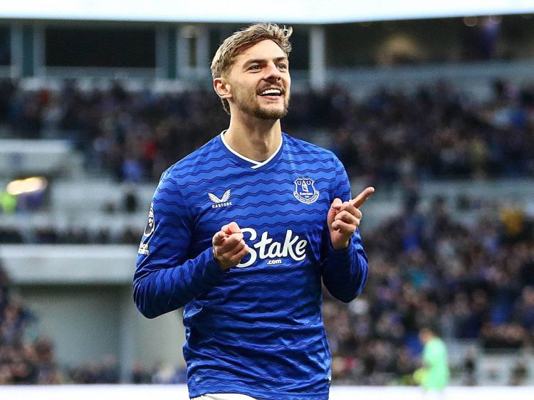 "Mançester Siti" "Everton"un yarımmüdafiəçisini hədəfə alıb