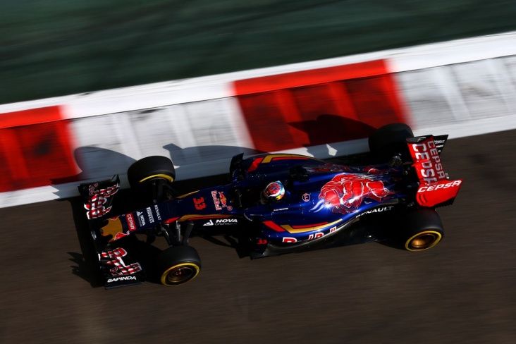 Verstappenin debüt bolidi hərracda 1 milyon dollardan çox qiymətə satıldı