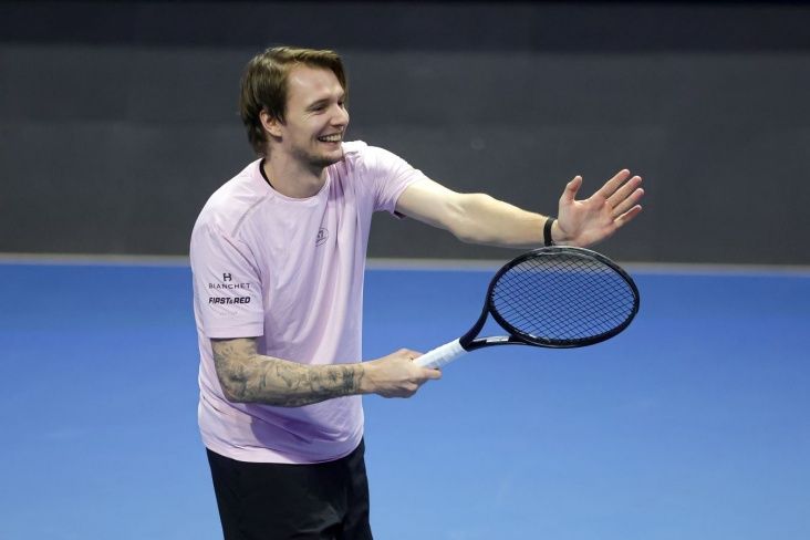 Qazaxıstanlı tennisçi növbəti mərhələyə yüksəldi