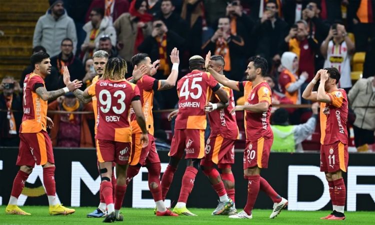 "Qalatasaray"dan darmadağın