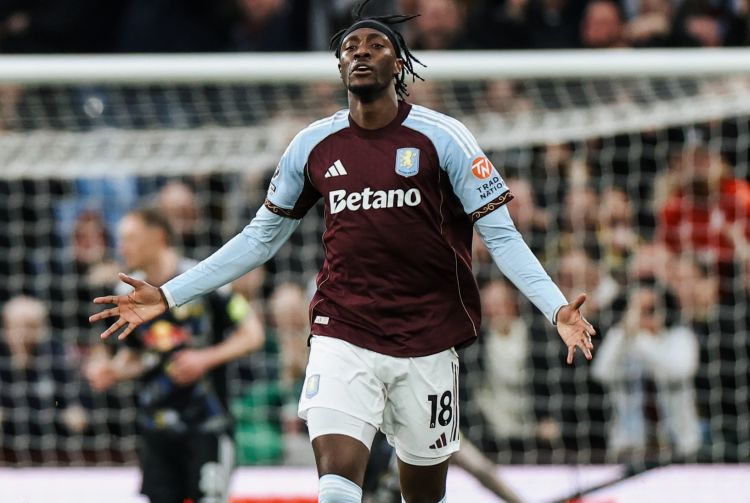 Abraham Premyer Liqada ilk qolunu beş ildən sonra vurdu