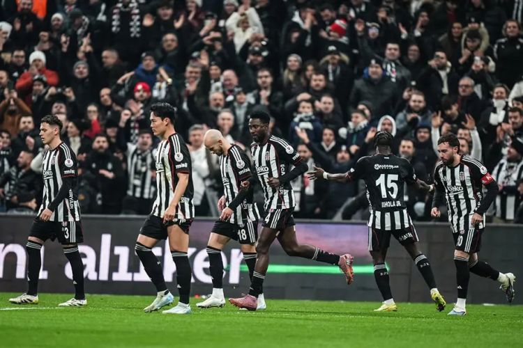 "Trabzonspor" səfərdə, "Beşiktaş" evdə qələbə qazandı