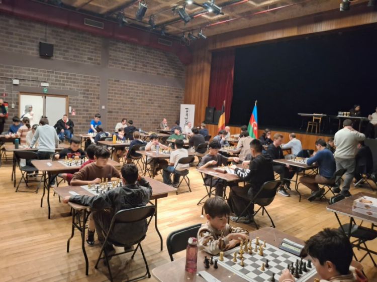 Fireland Azərbaycanlılar Birliyi Brüsseldə “Dostluq qazansın” şüarı ilə III Beynəlxalq Şahmat Turniri təşkil edib