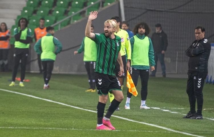 "Sakaryaspor" təcrübəli futbolçu ilə yollarını ayırdı