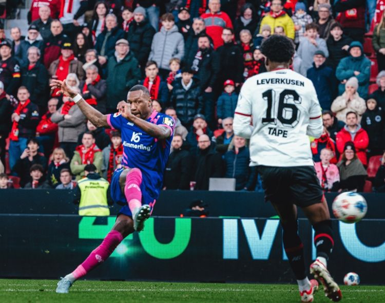  "Bayer" evdə xal itirdi