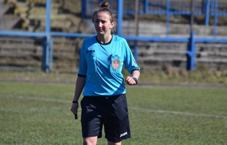 Qadın millimizin oyununa Polşadan hakimlər briqadası