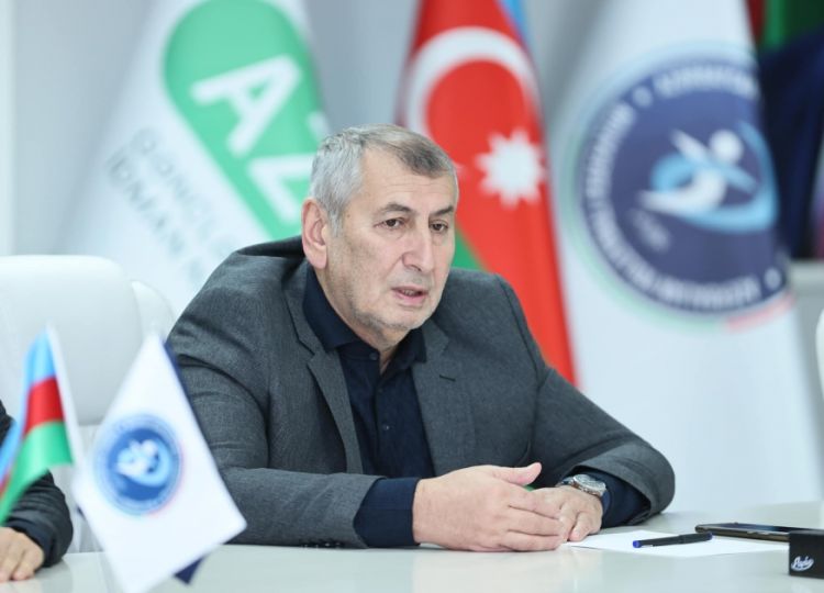 “Heç vaxt qadın voleybolçularla işləməyə peşman olmamışam”