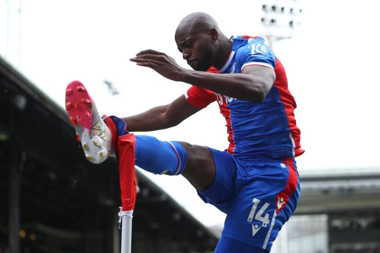 “Kristal Pelas”ın hücumçusu zədədən sonra yaşıl meydanlara qayıdır