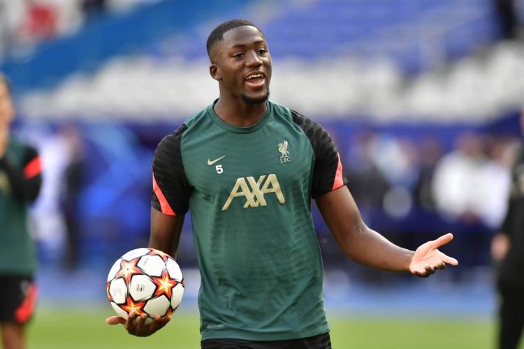 "Real" fransalı futbolçunu "qaralayıb"