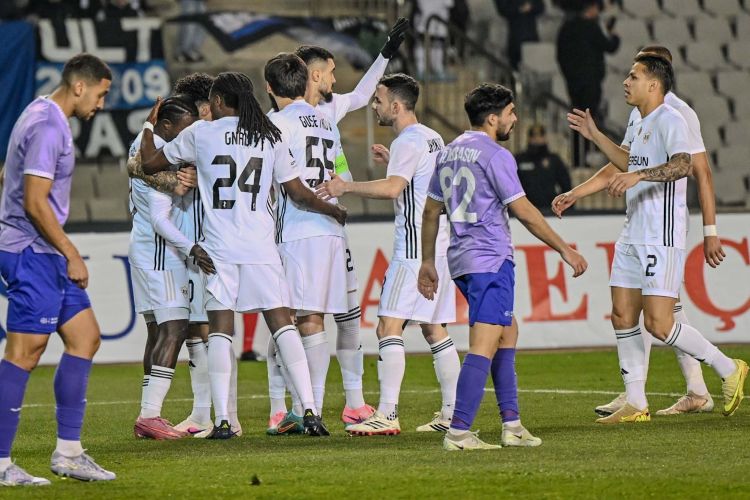 “Qarabağ” “Neftçi”nin rekordunu təkrarlayıb