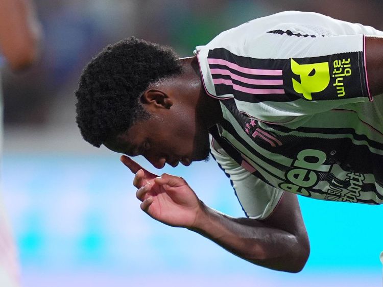 “Yuventus” Kanadalı hücumçusunu yayda sata bilər