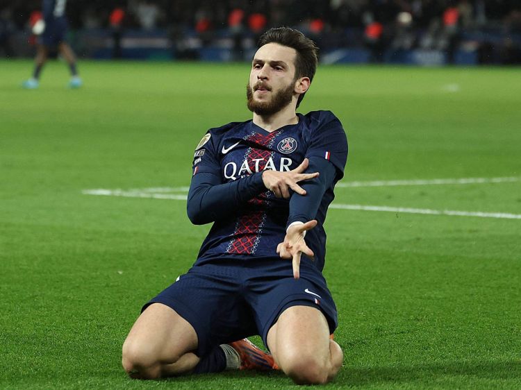 “Çelsi” gürcü futbolçunu transfer etmək istəyir