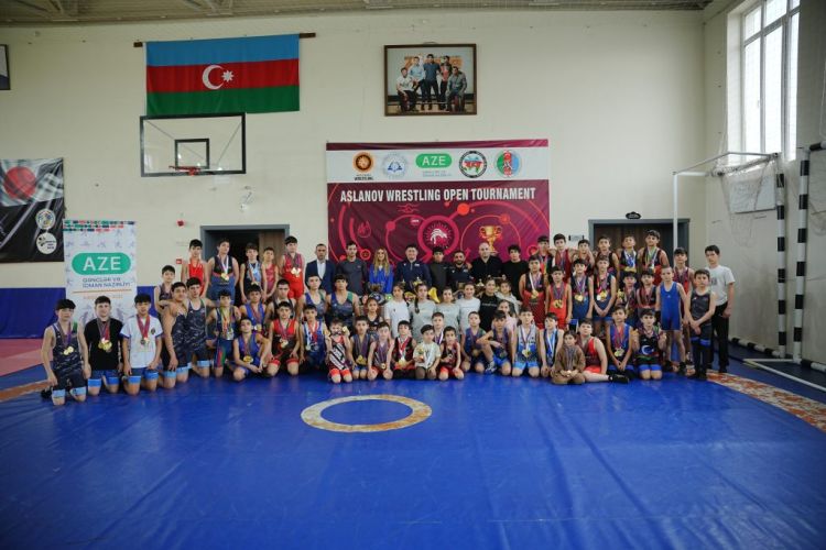 Tanınmış güləşçilər Xırdalanda ustad dərsi keçib