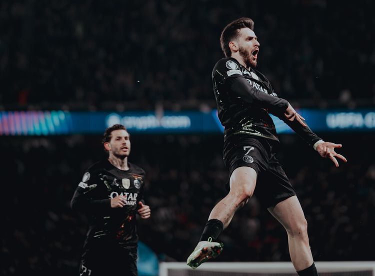 PSJ "Çelsi"ni darmadağın etdi