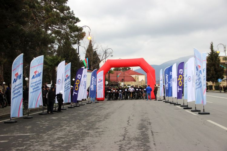 Balakəndə məktəblilər arasında velosiped yarışı keçirilib