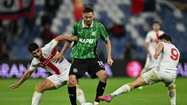 "İtaliya futbolu 90-cı illərdə ilişib qalıb"