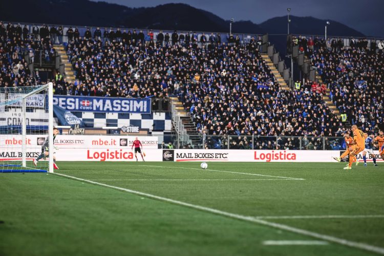 "Roma" səfərdə "Komo"ya uduzdu