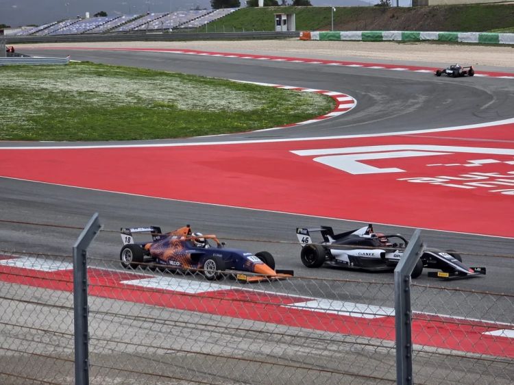 Azərbaycanlı gənc pilot Portuqaliyada "Formula 4" testindən uğurla keçdi