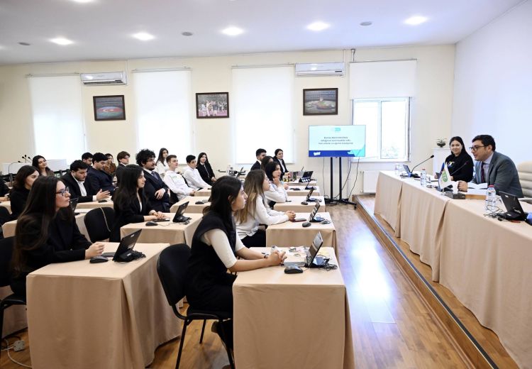 Fərid Qayıbov beynəlxalq tədbirlərdə iştirak edən gənclərlə görüşüb