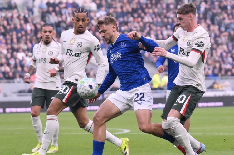 “Everton” “Çelsi”ni darmadağın etdi