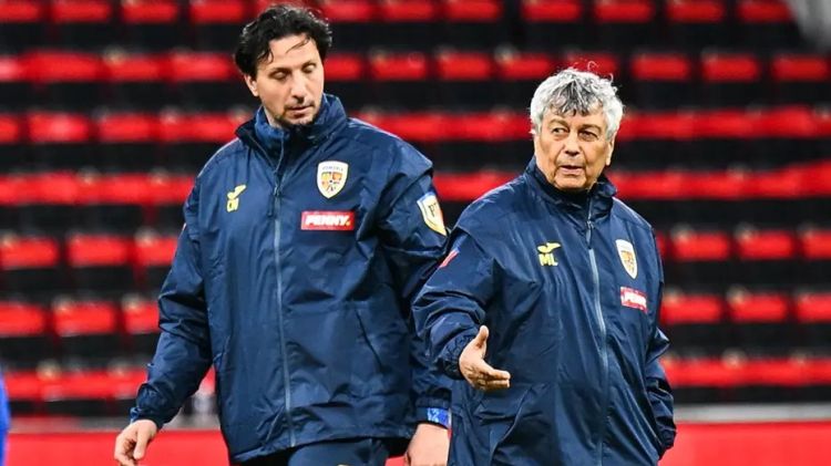 Rumıniya millisinin baş məşqçisi xəstəxanalıq oldu