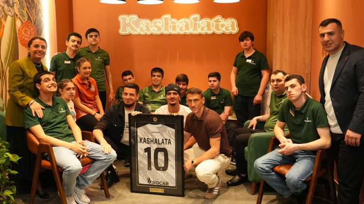 “Neftçi” futbolçuları Autizm Günü ilə bağlı tədbirə qatılıblar