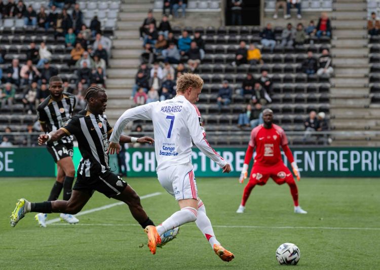 “Lion” səfərdə xal itirdi