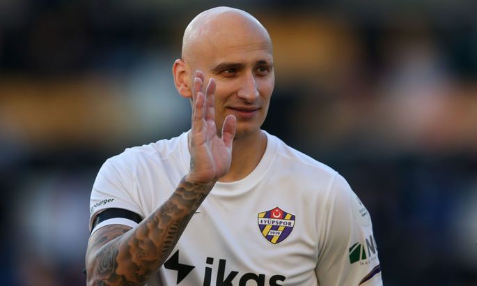 "Liverpul"un keçmiş oyunçusu karyerasını başa vurub