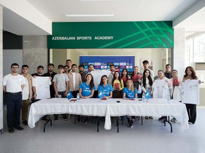 Millimizin futbolçularının iştirakı ilə imza günü təşkil olunub