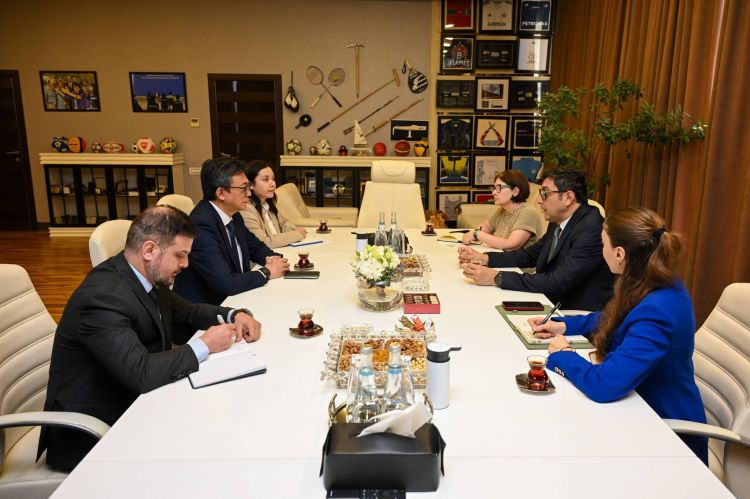 Fərid Qayıbov İndoneziya səfiri ilə gənclər və idman sahəsində əməkdaşlığı müzakirə edib