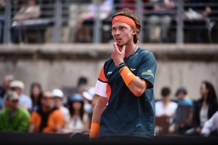 Rusiyalı tennisçi Barselona turnirinin finalında məğlub oldu