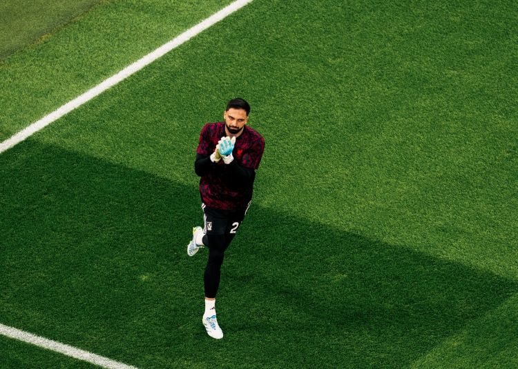 "Liverpul"un qapıçısı yaşıl meydanlardan nə qədər uzaq qalacaq?