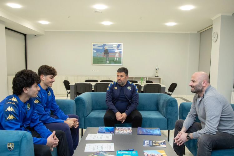 “Kəpəz” iki gənc futbolçusu ilə 2029-cu ilədək müqavilə imzalayıb