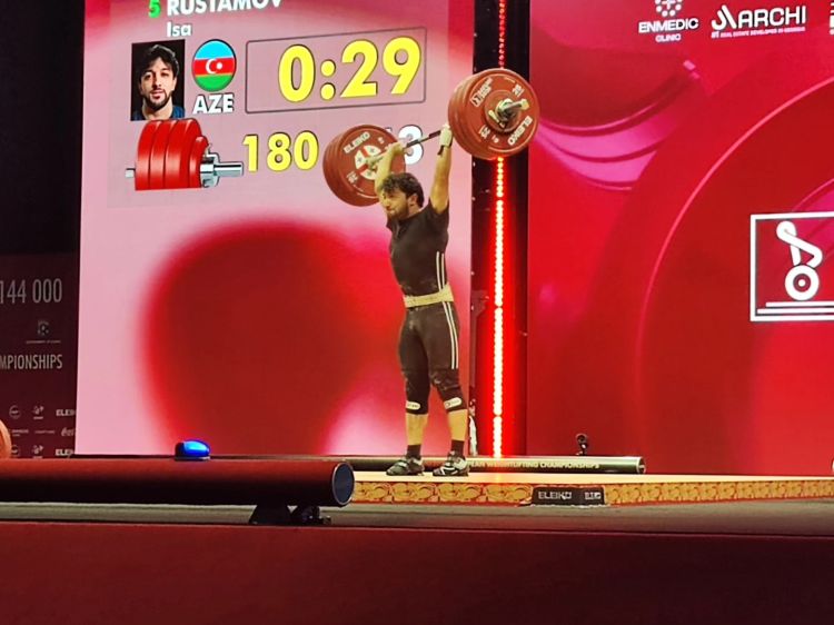 İsa Rüstəmov Avropa çempionatında gümüş medal qazanıb