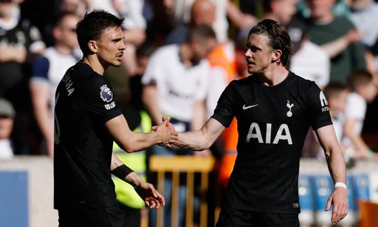 “Tottenhem” 15 matçlıq qələbəsiz seriyaya son qoydu