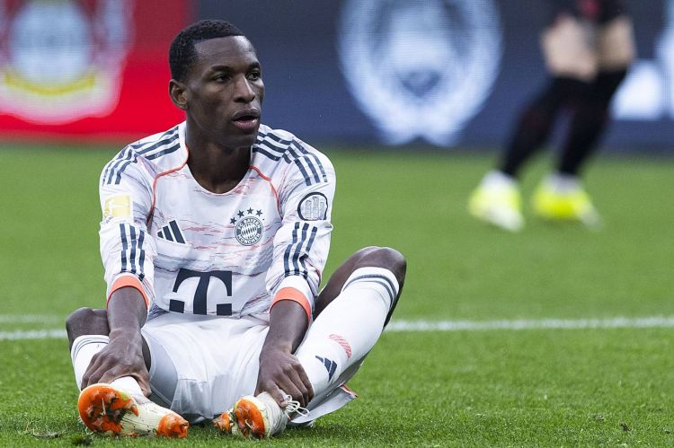 “Bavariya” Ceksonun transfer hüquqlarını almaqdan imtina edib