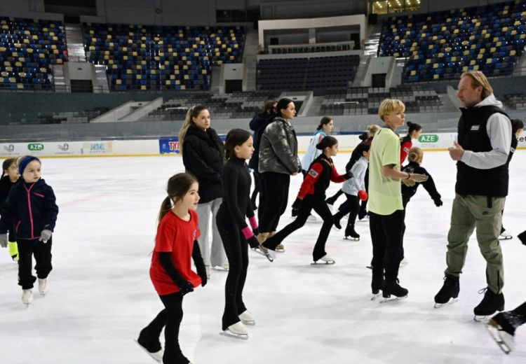 Fiqurlu konkisürmə üzrə dördqat Olimpiya mükafatçısı yenidən Bakıya gəlib