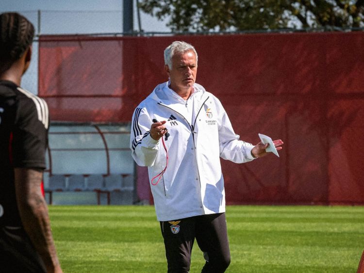 “Benfika” Mourinyo ilə bağlı qərarını verdi