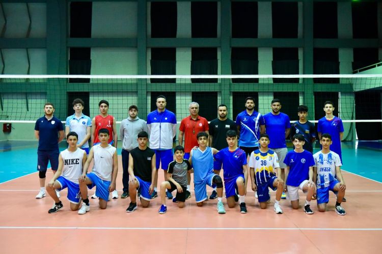 14 yaşadək voleybolçular üçün təlim-məşq toplanışına start verilib