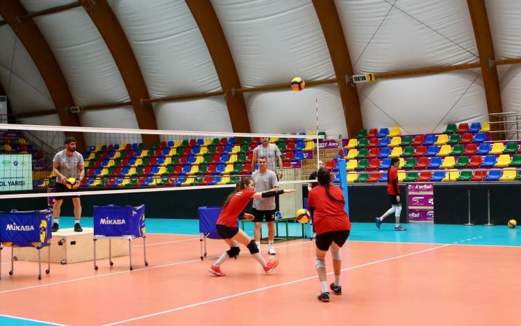 Qadın voleybol millisi Avropa Liqasına hazırlığa başlayıb
