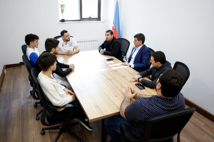 Milli Paralimpiya Komitəsinin rəhbərliyi medal qazanan paralimpiyaçılarla görüş keçirib
