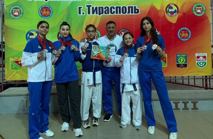 Azərbaycan karateçiləri Moldovada 11 medal qazandı