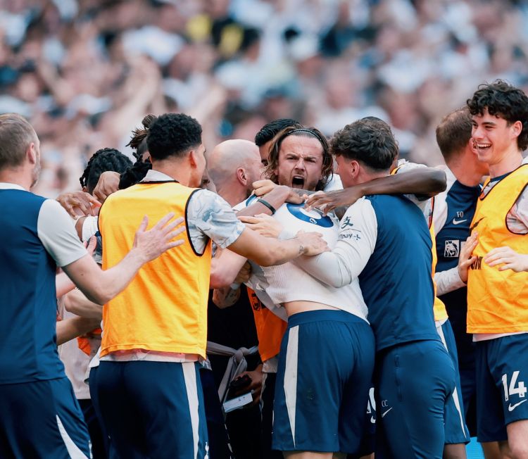 “Tottenhem” Premyer Liqada qalmağı təmin etdi