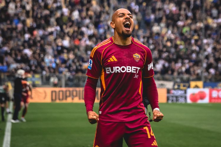 “Roma” niderlandlı hücumçunun transfer hüquqlarını tam aldı
