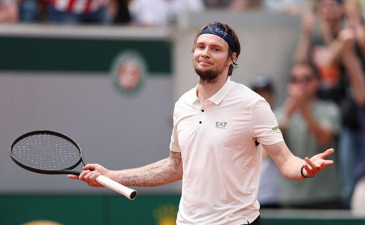 Bublik “Roland Garros”da erkən mübarizəni dayandırdı –